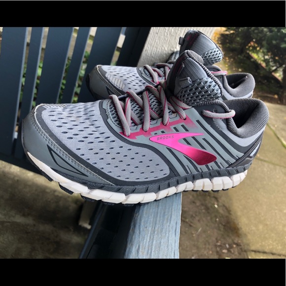 brooks ariel 18 9.5